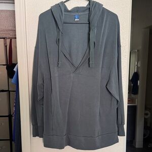 Women’s hooded pullover